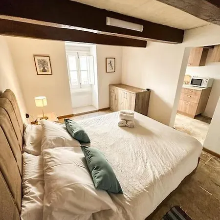 Traditional Townhouse On The Main Street In Blue Door Apartamento