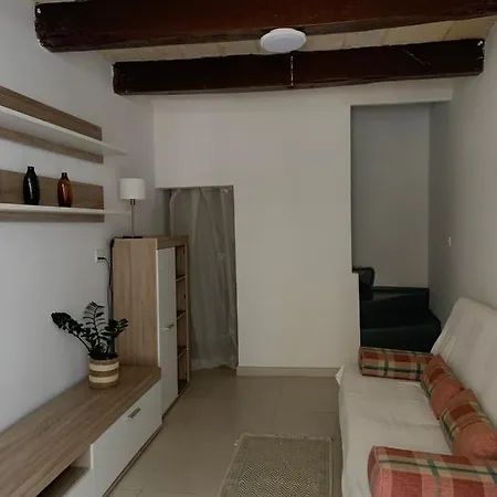 Traditional Townhouse On The Main Street In Blue Door Valletta